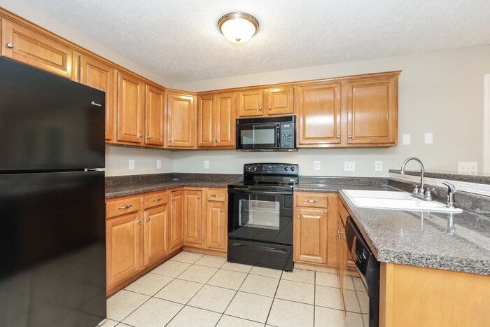 Building Photo - 2057 Aberdeen Cir