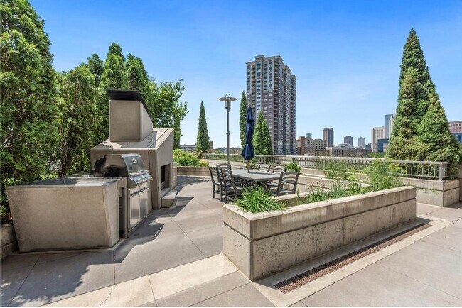 Building Photo - 929 Portland Ave