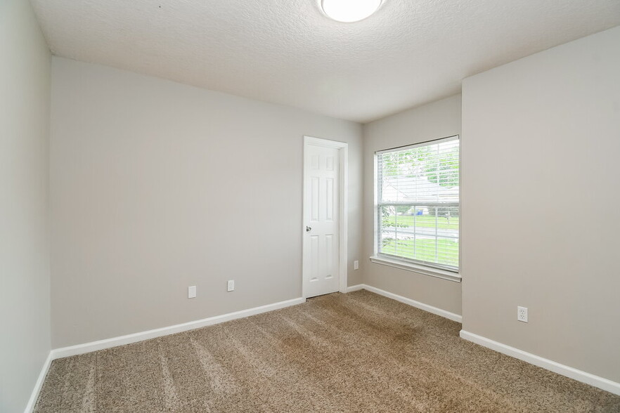 Building Photo - 45098 Amhurst Oaks Dr
