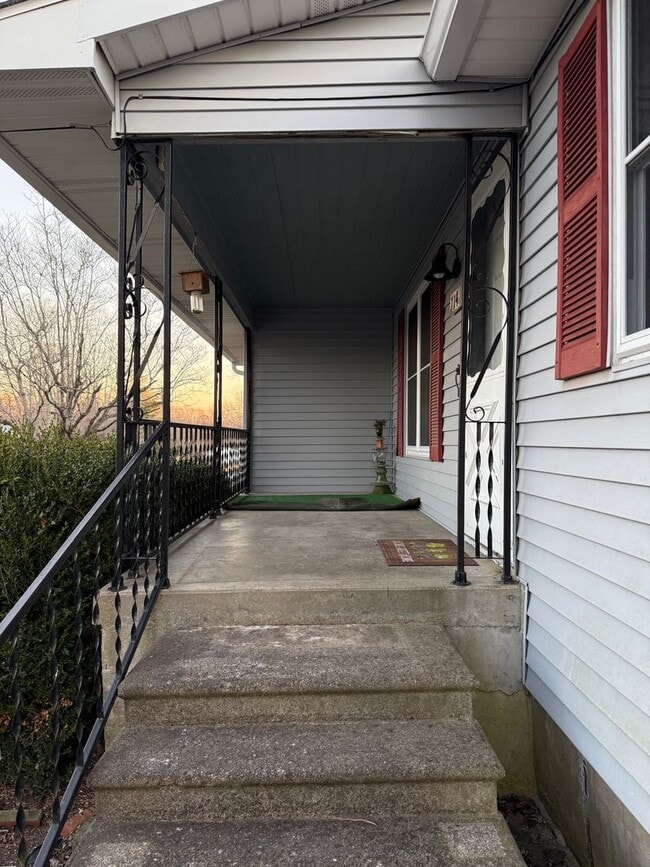 Building Photo - Home in Marion