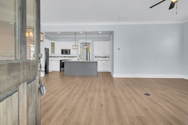Building Photo - Gorgeous Carolina Park Home on a Corner Lot