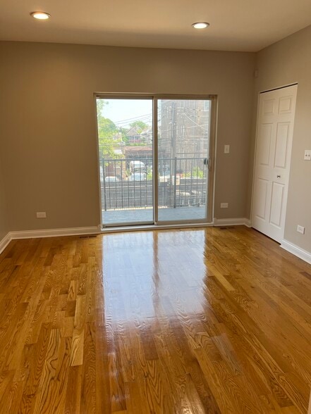 Master bedroom with back patio deck - 2327 S Sawyer Ave