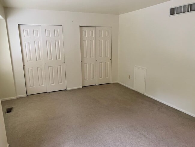 Building Photo - Welcome to River Woods!