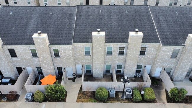 Building Photo - 2874 Holly Hall St