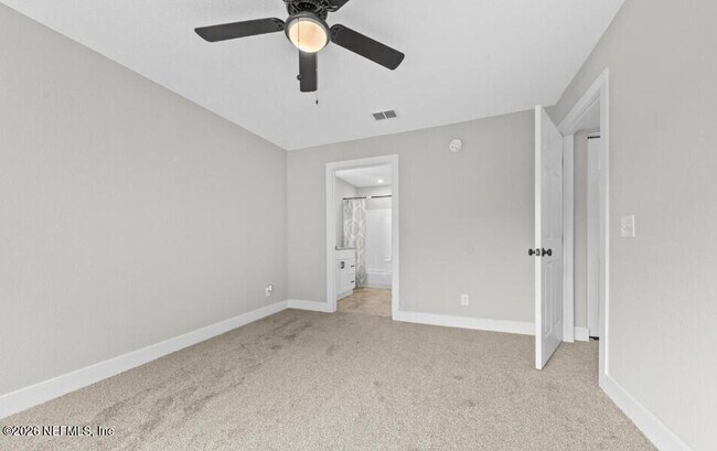 Building Photo - 13700 Richmond Park Dr N