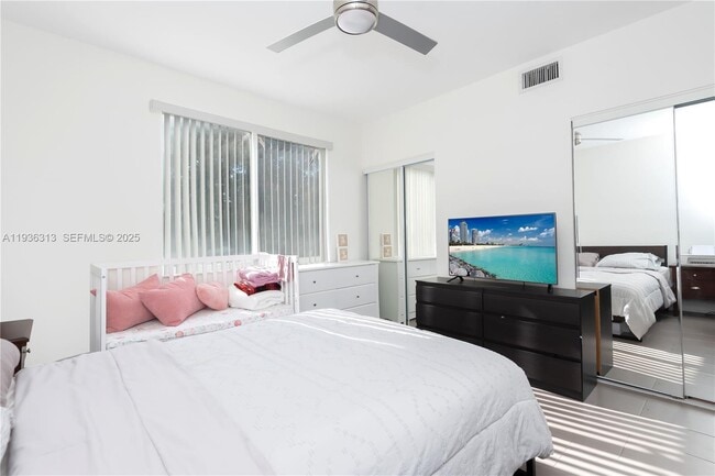 Building Photo - 7818 Dixie Beach Cir