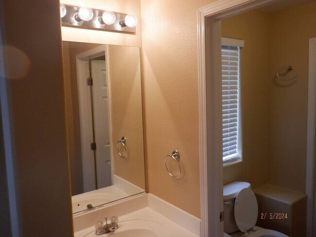 Building Photo - 7920 Windhamridge Dr