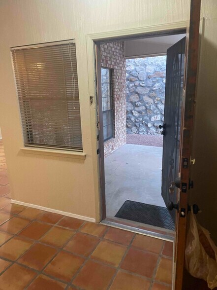 Building Photo - 5757 Lawndale Dr