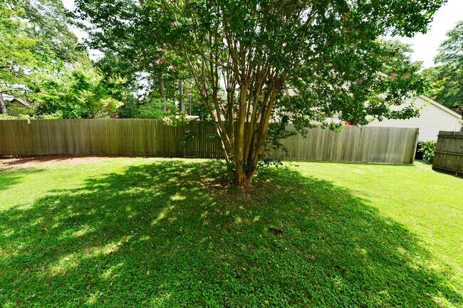 Building Photo - Community Lake-Dock and Private Beach