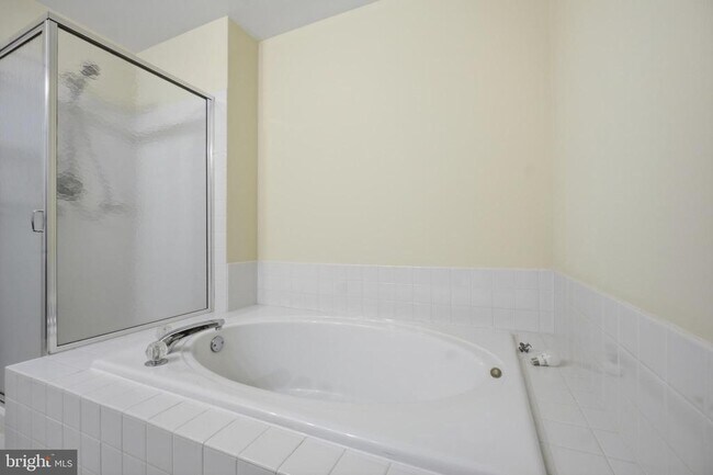 Building Photo - 56 Camellia Ct