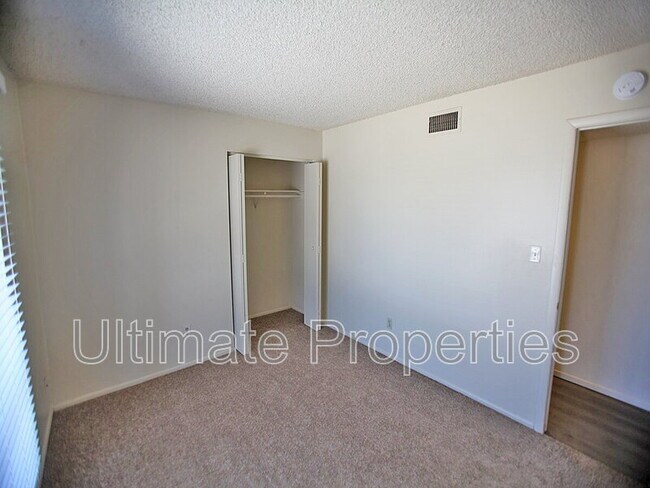 Building Photo - 6043 N 71st Ln