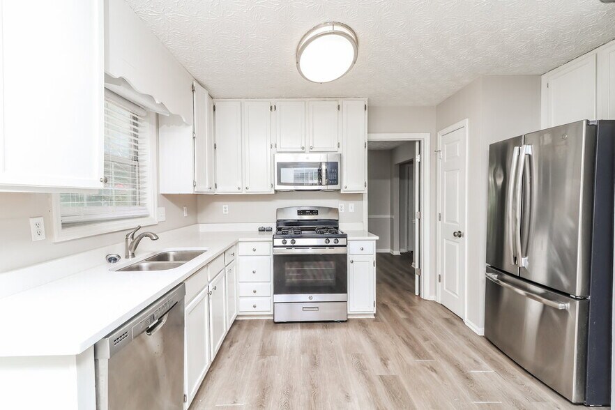 Building Photo - 4022 Paloverde Dr