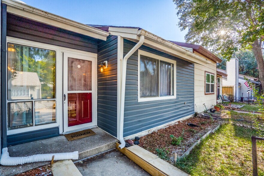 Building Photo - 511 Post Oak Ln
