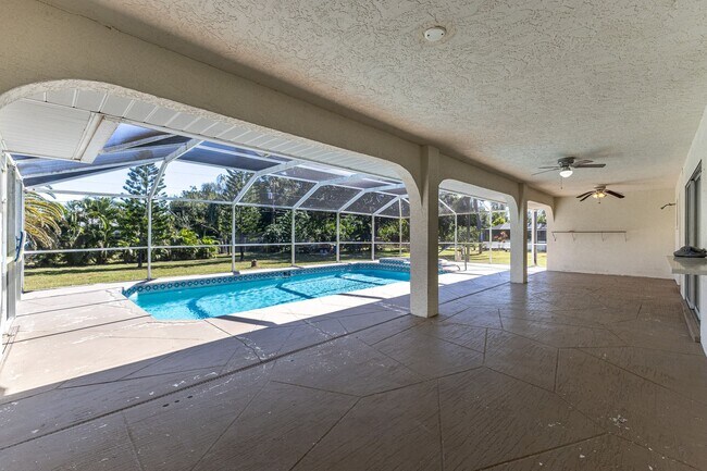 Building Photo - 608 Richmond Ave N