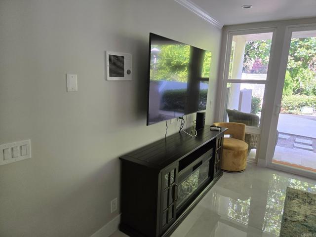 Building Photo - 2510 Torrey Pines Rd