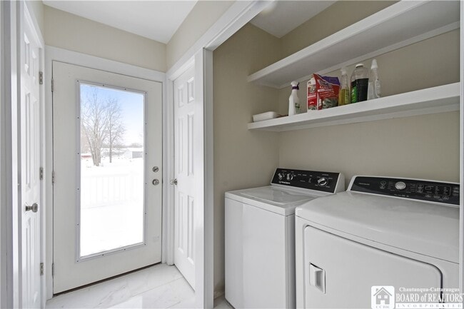 Building Photo - 101 Valley St