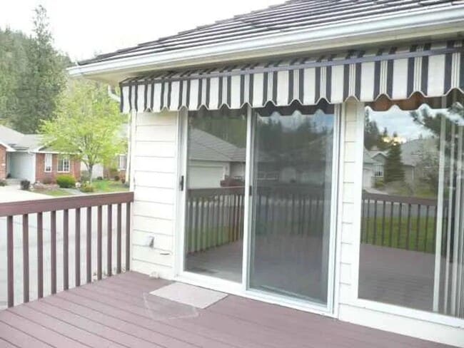 Building Photo - Over 3200sqft - Charming 3 bed / 3 bath Ho...