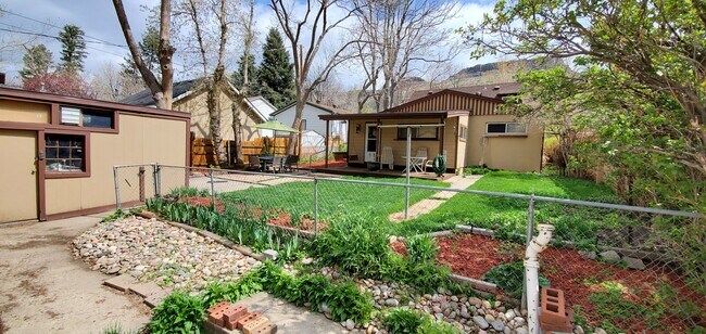 Building Photo - Charming 4-bedroom in Golden