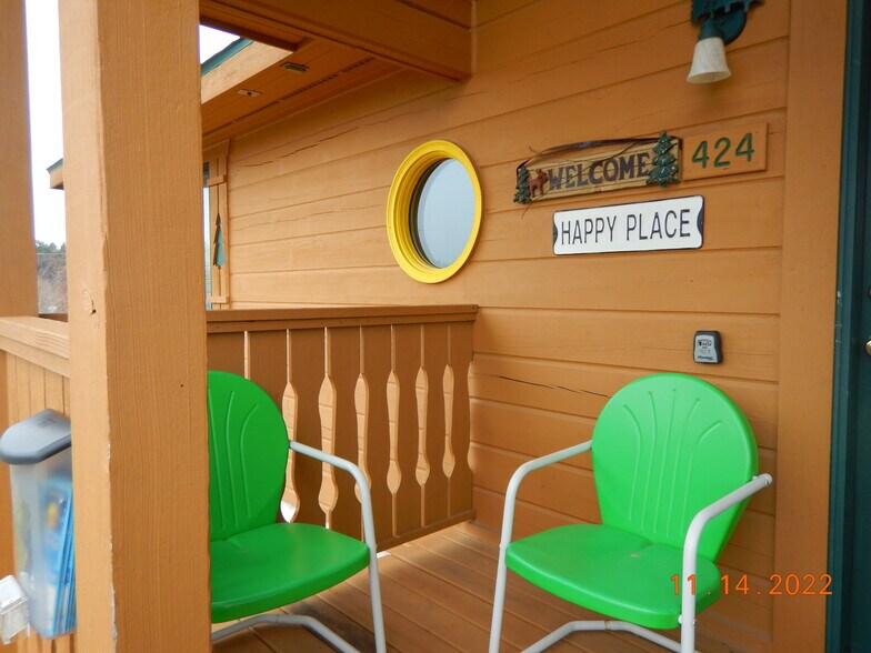 Small porch - 424 Overlook Ct