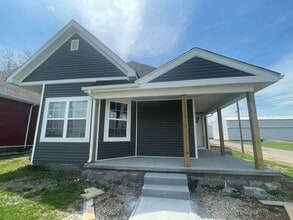 Building Photo - 139 W 10th Ave