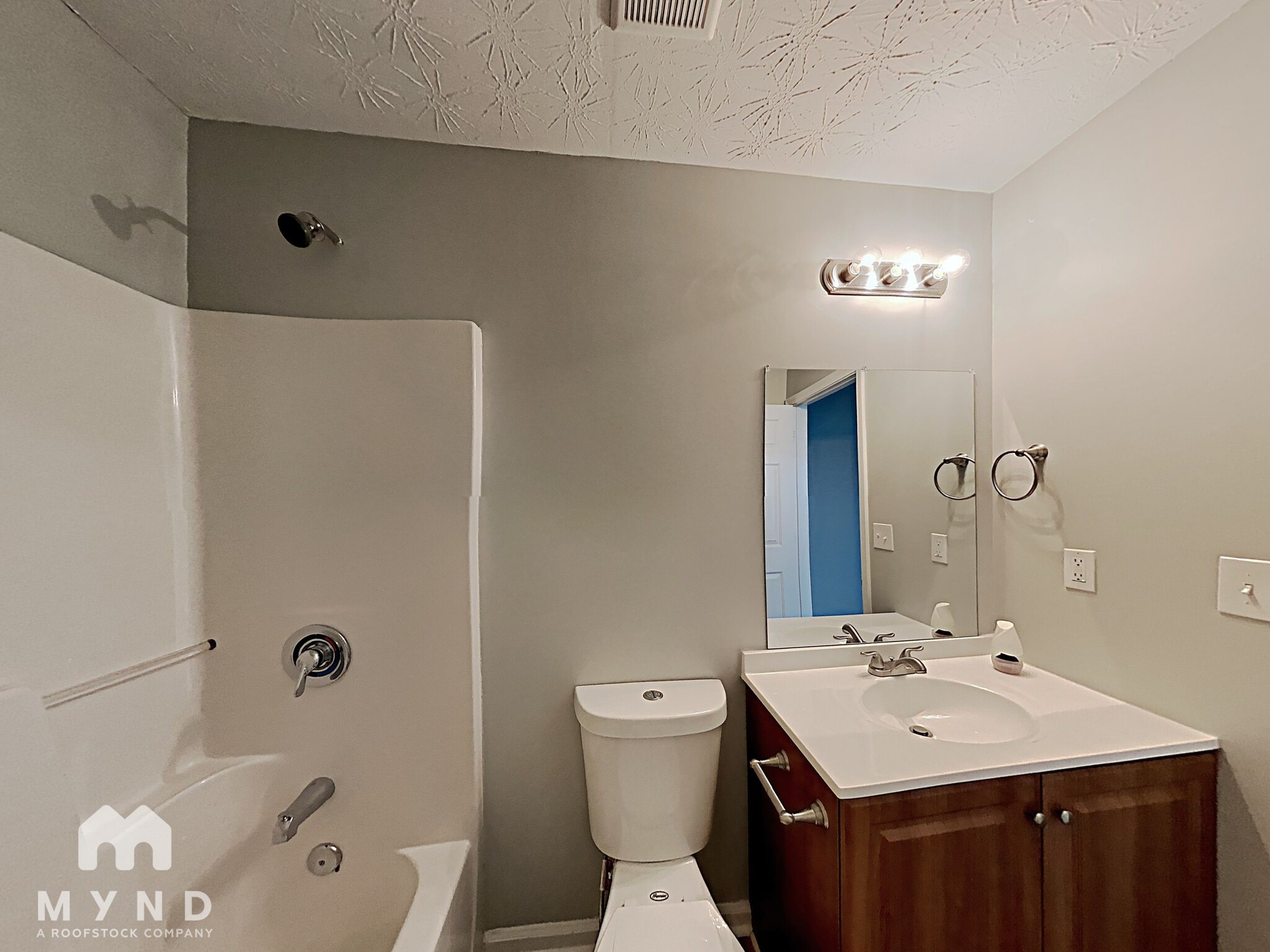 Building Photo - 2892 Two Lakes Cir