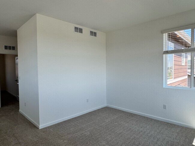 Building Photo - 5963 Sawdust Dr