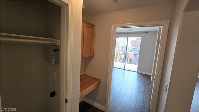 Building Photo - 3975 N Hualapai Way