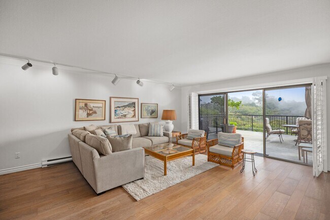 Building Photo - Luxurious 2 Bedroom, 2 Bathroom Condo for Rent