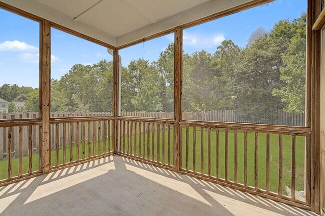 Building Photo - 5-Bedroom Home w/ Fenced-in BackYard in Knightdale