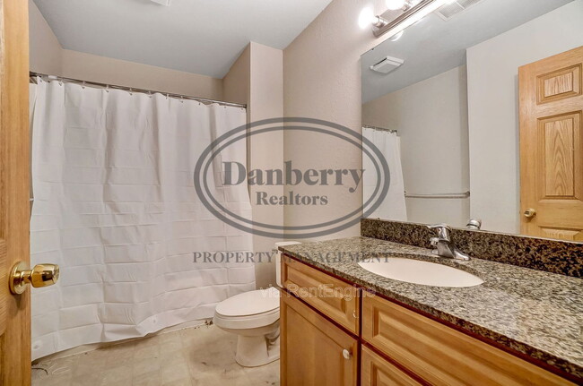 Building Photo - 1115 N Byrne Rd