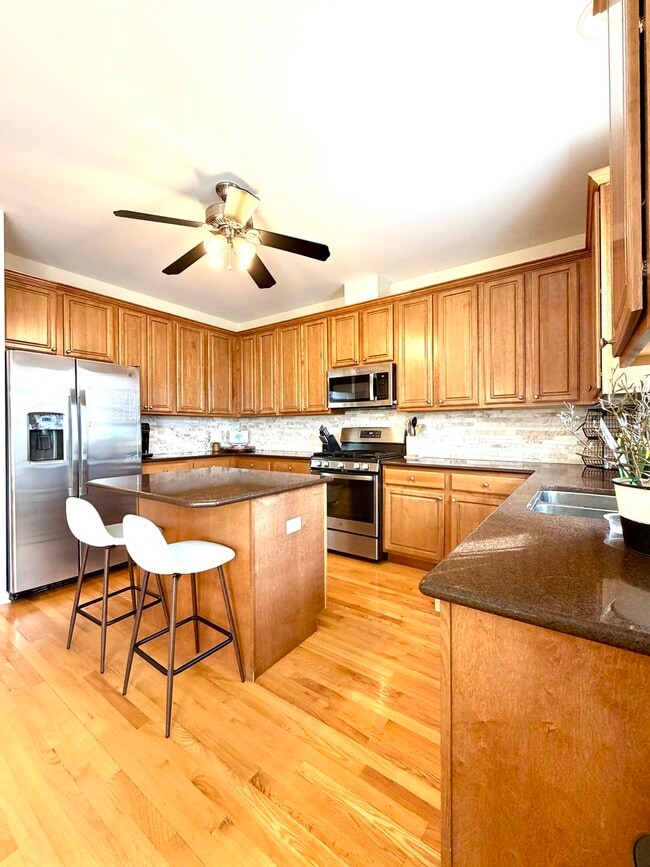 Building Photo - 362 Broadmoor Ln