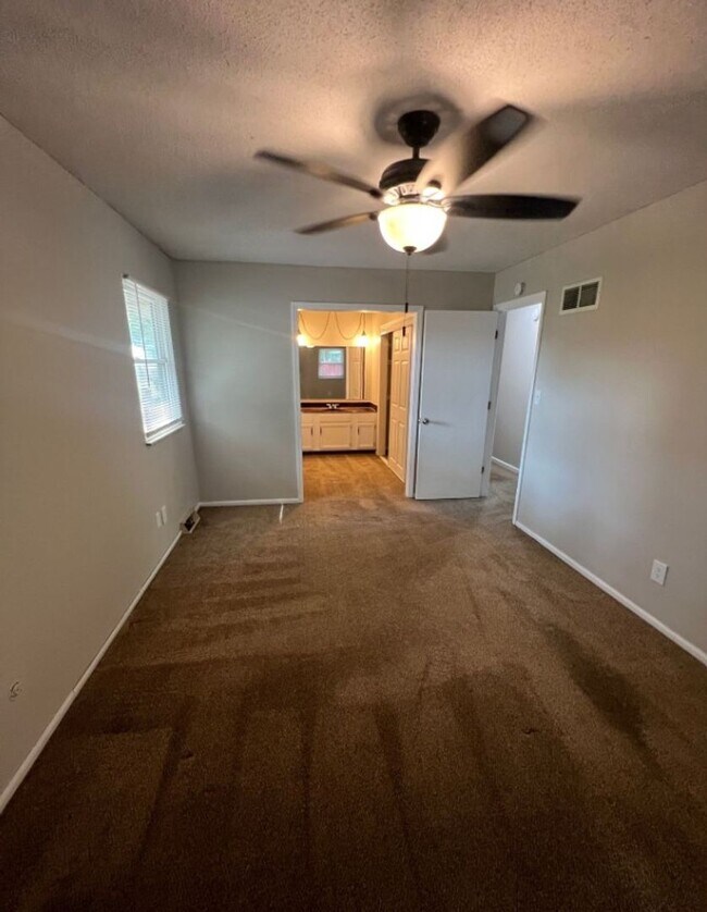 Building Photo - Quiet Cul-de-Sac Home with Bonus Room & Big Backyard!