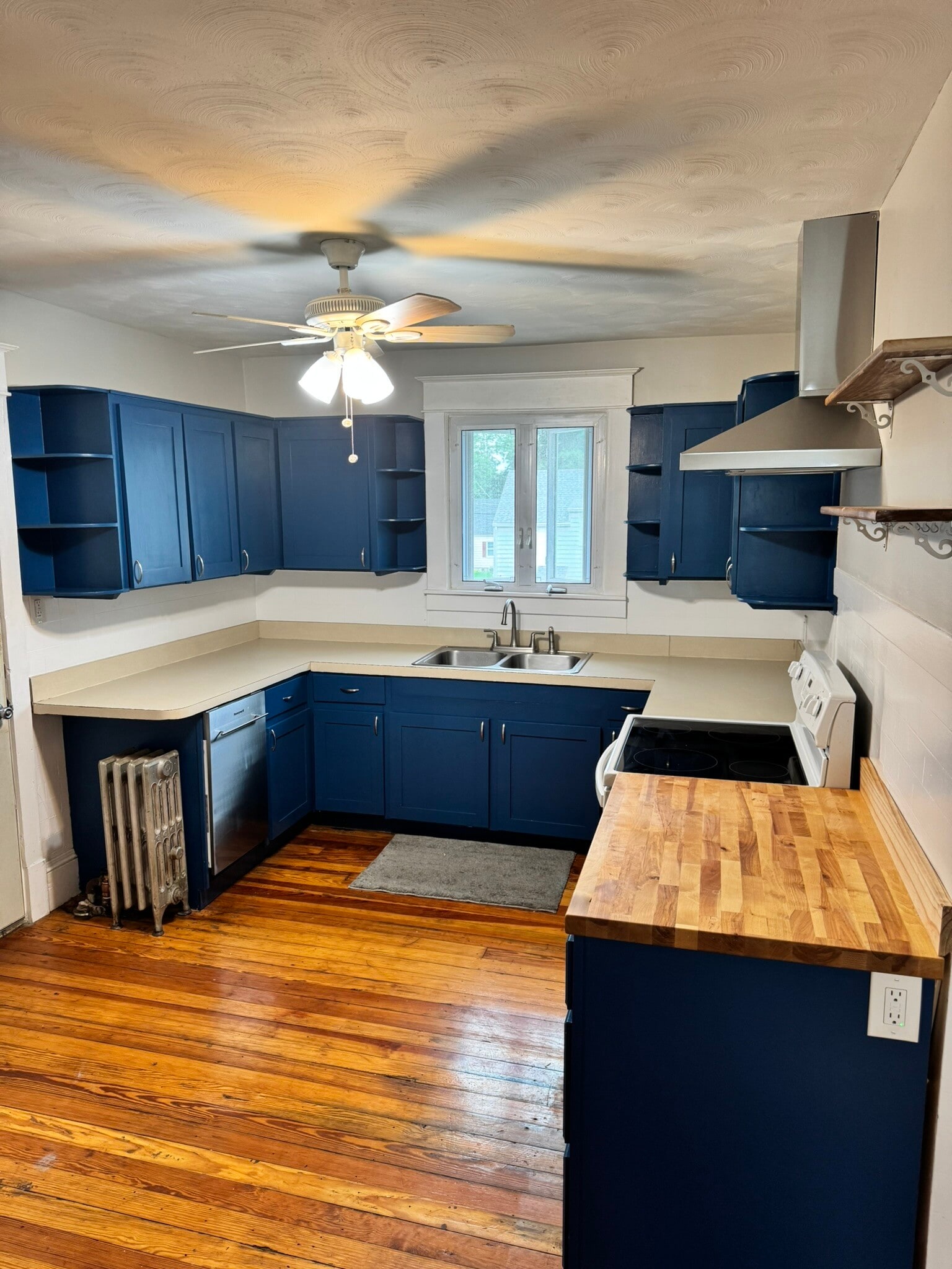 Kitchen - 122 Powell Ave