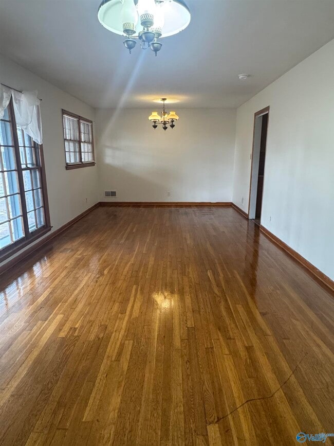 Building Photo - 2005 Rosewood Dr NW