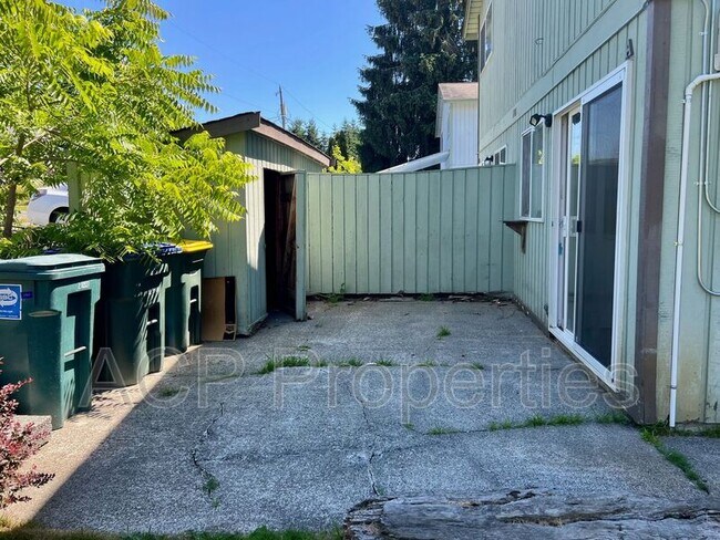 Building Photo - 1701 Cowgill Ave