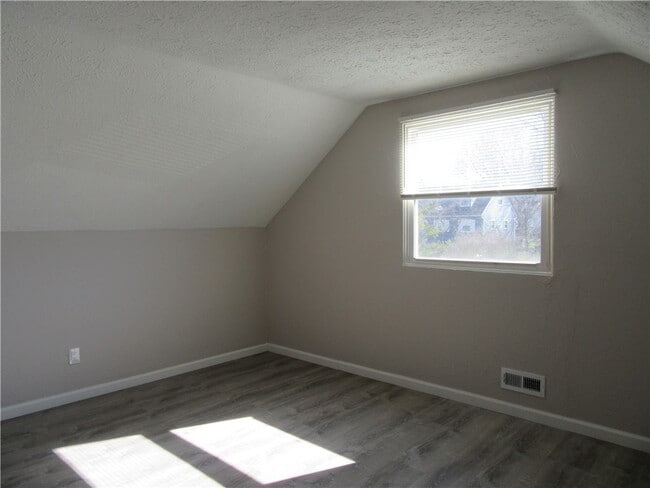 Building Photo - 212 Vollmer Pkwy