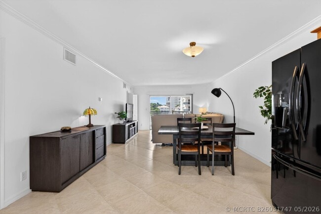 Building Photo - 1021 Hillsboro Mile