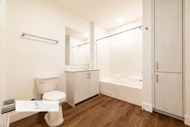 Building Photo - Modern 1-Bedroom Condo with Rooftop Amenities in Pasadena