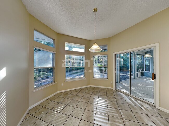 Building Photo - 357 Maplewood Dr