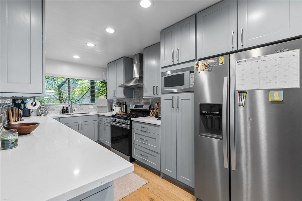 Building Photo - 3880 Fredonia Dr