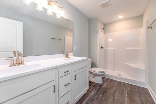 Building Photo - Move In Special! 3 Bedroom Townhome each w...