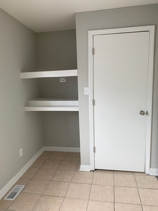 Building Photo - Two bedroom (with office or small 3rd bedr...
