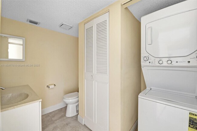 Building Photo - 1256 S Military Trail