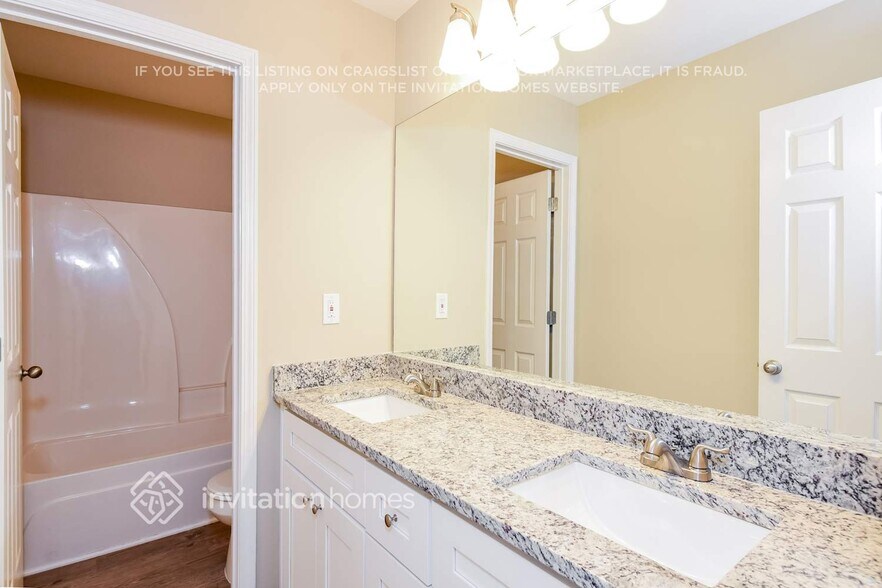 Building Photo - 595 Regal Lady Ct