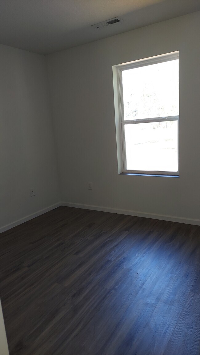 Building Photo - 522 W Breckenridge St