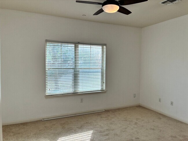 Building Photo - Bright 3BR 3BA Home w/ Community Pool & Dog Park • Fenced Backyard • Attached Garage in Round Rock