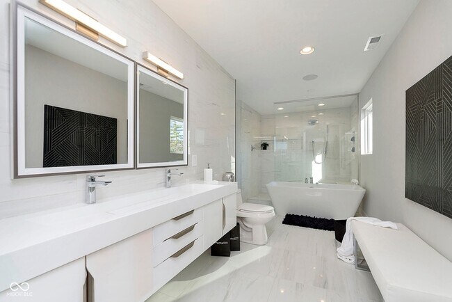 Building Photo - 429 W 86th St