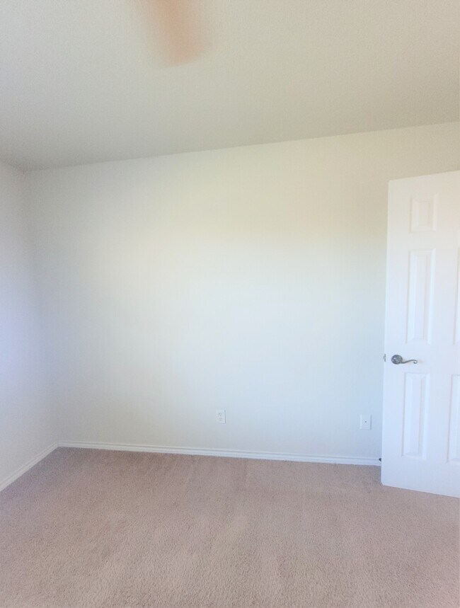 Building Photo - 502 Hood Dr