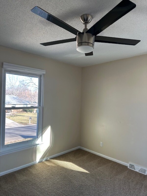 Building Photo - 305 SE 2 St