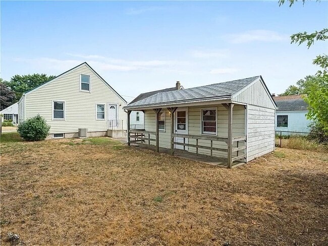 Building Photo - 85 Manistee St